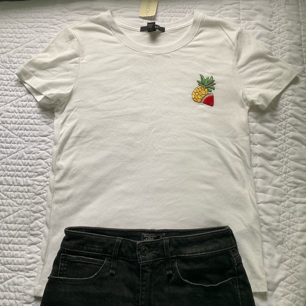 Forever 21 T-Shirt - Picture 2 of 3